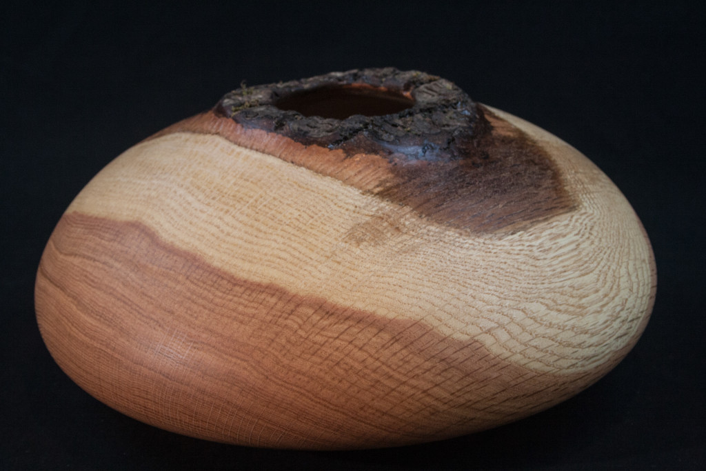 103 Red Oak Natural Edge Hollow Form 11 x 5,5...........  $189